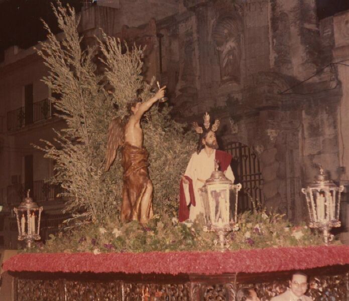 Archivo:1976-1983 Antonio Sáez Gallegos capataz de Nuestro Padre Jesús de la Oración en el Huerto.jpg