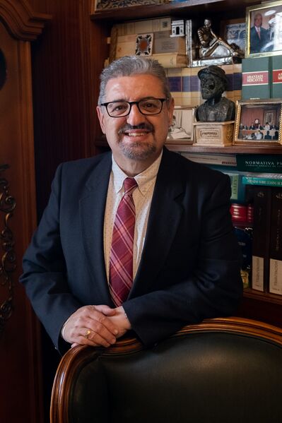 Archivo:Foto julian oficial.jpg
